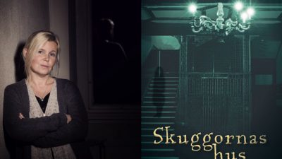 Två bilder där den till höger visar författaren. Hon har blont hår i en tofs och står lutade mot en vägg i ett mörk rum. Den andra bilden föreställer bokens framsida som har en mörk hiss och en ljuskrona.