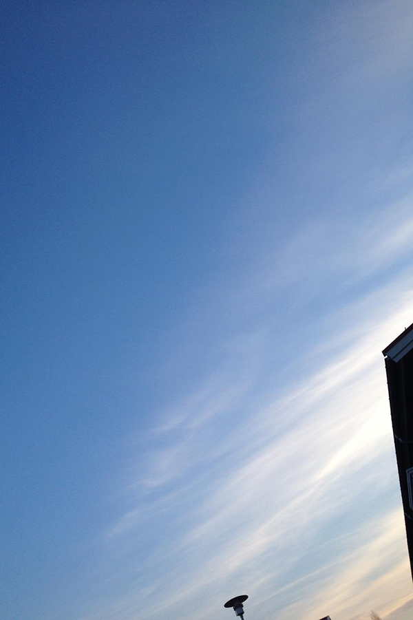 Foto på en blå himmel.